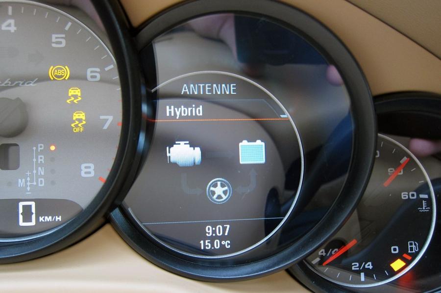  Porsche Panamera S Hybrid 2012 года  (фото 26 из 53)